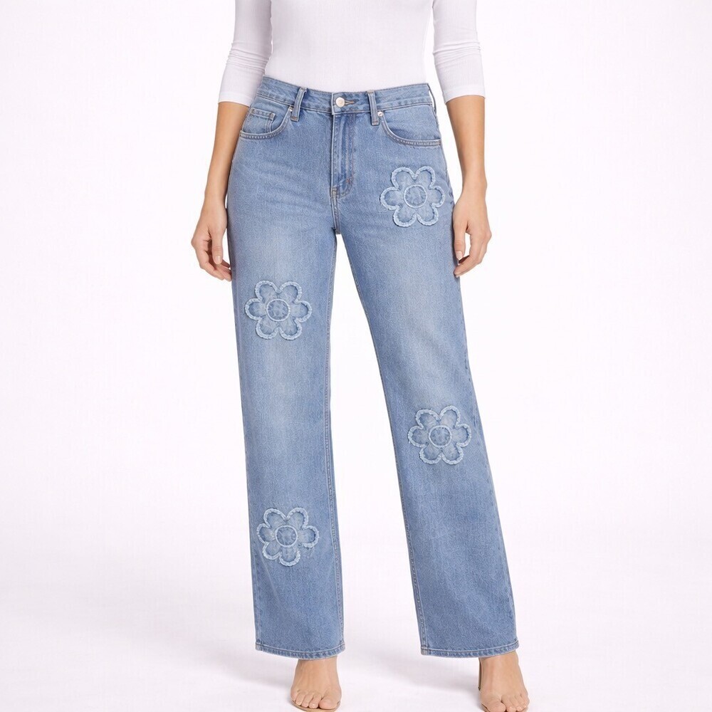 Forever 21 Premium 90's Fit Floral Applique Relaxed Leg Light Wash Jeans NWT 28